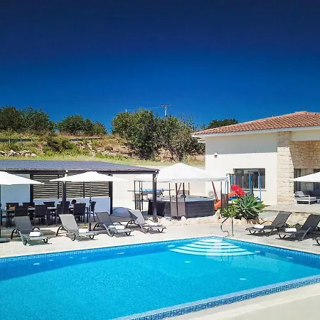 Martini Villa Peyia